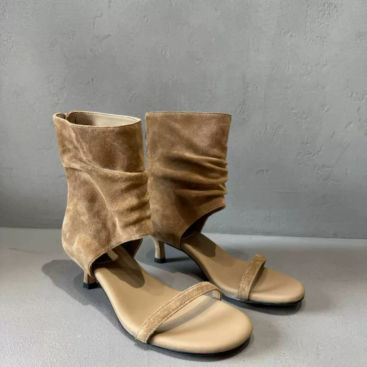 Women'S Shoes Kitten Heels - Büzgülü Geniş Manşetli Açık Burun Tek