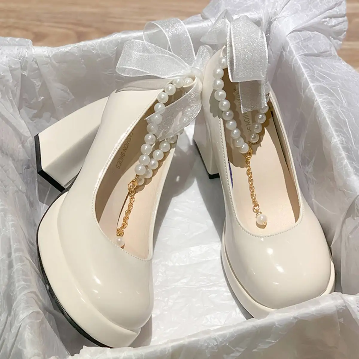 Patent Leather Pump - Lüks Kadın Yüksek Topuklu Zarif Fiyonklu